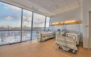 Patientenzimmer mit Panoramafenster